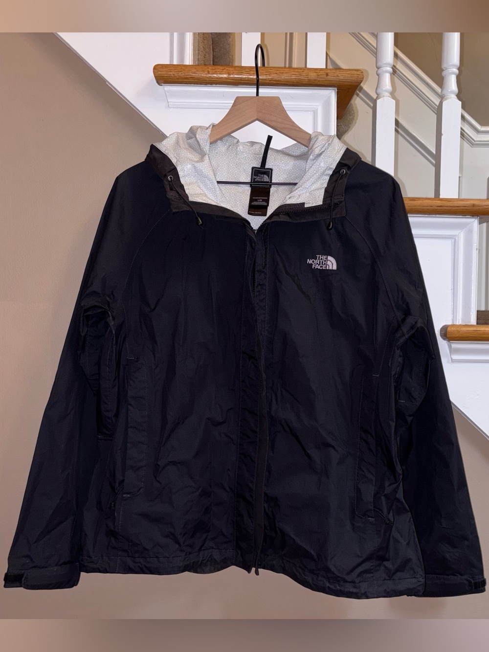The North Face Black White Windbreaker Jacket size Large Hooded Waterproof